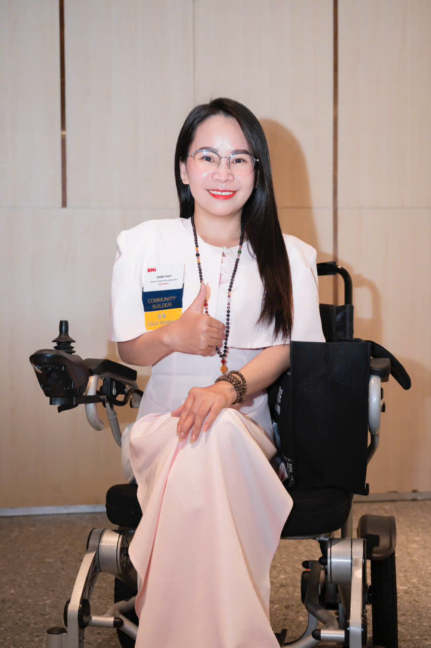 Dược sĩ Diễm Thúy là ai? Người phụ nữ chọn con thay vì đôi chân, xây thương hiệu triệu người từ chiếc xe lăn