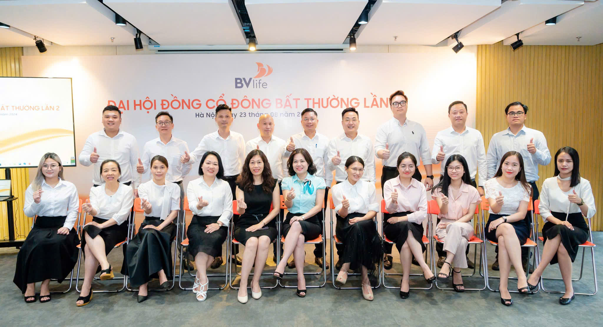 Anh Thân Thế Sơn Ngọc cùng các đồng nghiệp